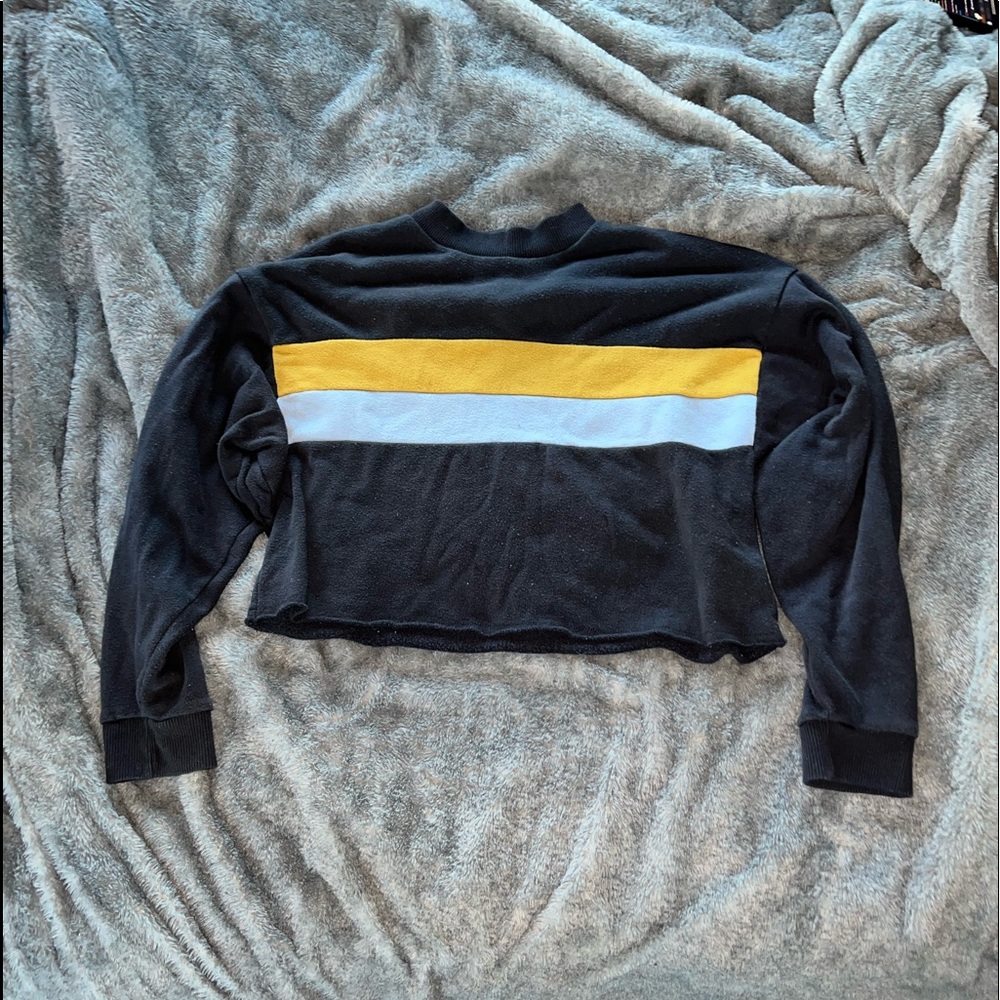 american eagle navy blue light blue and yellow sweater size small